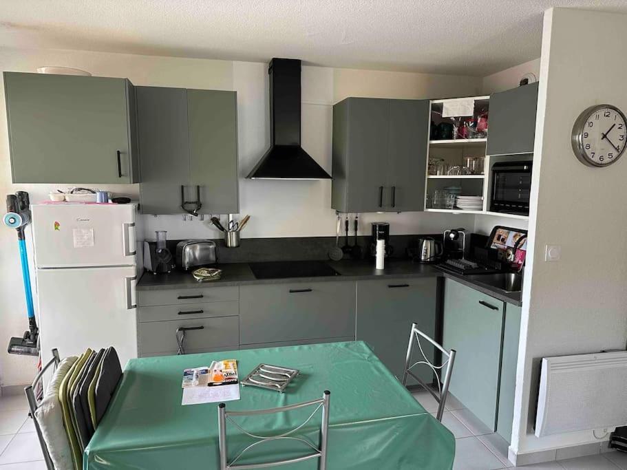 Face A La En Roussillon Appartement *
